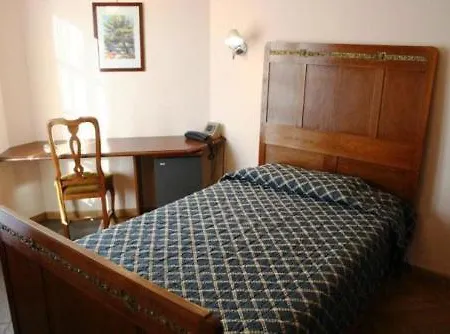 La Pietra Hotel