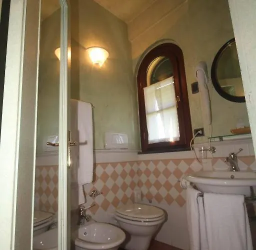 فندق La Pietra 3*