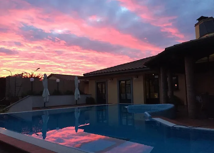 La Pietra فندق 3*