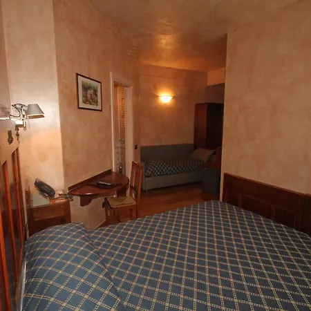 فندق La Pietra 3*